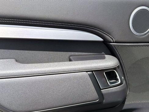 New 2025 Land Rover Discovery Dynamic SE image 11