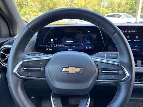Used 2025 Chevrolet Equinox LT FWD image 29