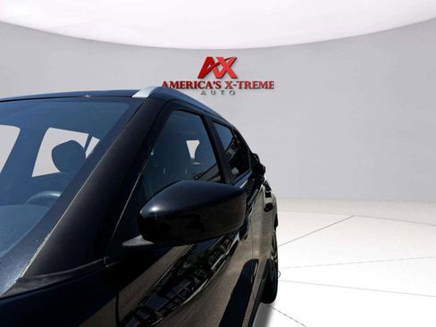 Used 2019 Nissan Kicks SV image 10