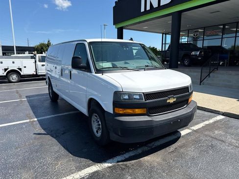 Used 2021 Chevrolet Express 2500 Extended RWD image 2