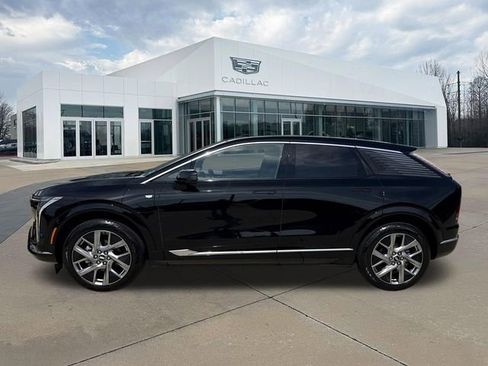 Certified 2025 Cadillac Optiq Luxury 2 w/ LPO, Floor Liner Package AWD/4WD image 6