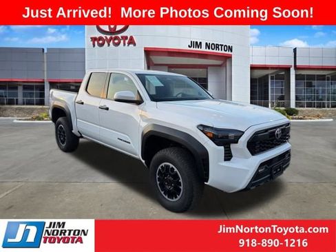 Used 2025 Toyota Tacoma TRD Off-Road image 1