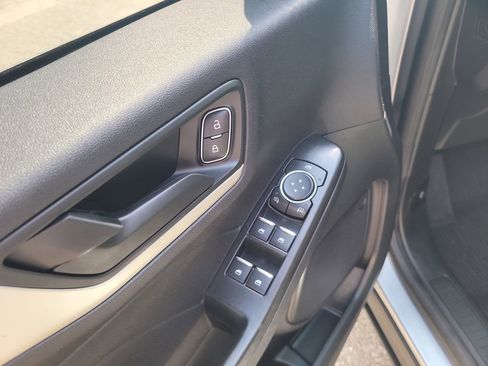 Used 2022 Ford Escape SE image 11