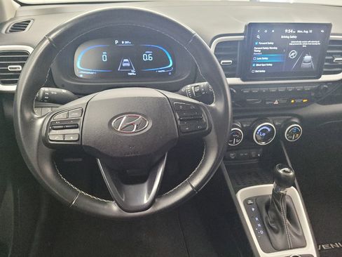 Used 2023 Hyundai Venue Limited FWD image 22