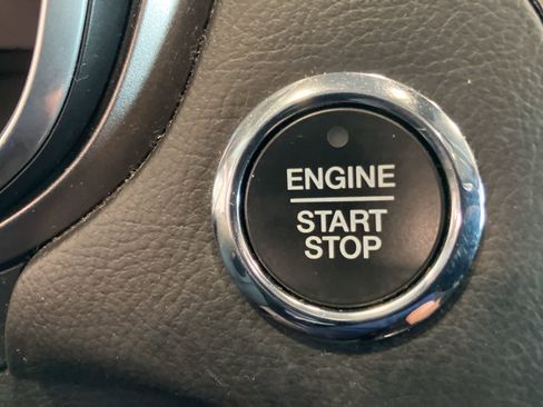 Used 2020 Ford Fusion SE AWD/4WD image 19