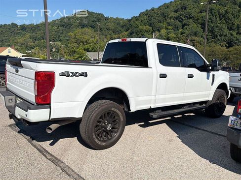 Used 2022 Ford F250 XLT w/ Black Appearance Package AWD/4WD image 4