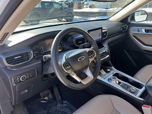 Certified 2024 Ford Explorer Limited image 8