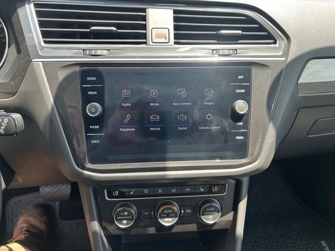 Used 2019 Volkswagen Tiguan SE w/ Panoramic Sunroof Package AWD/4WD image 17