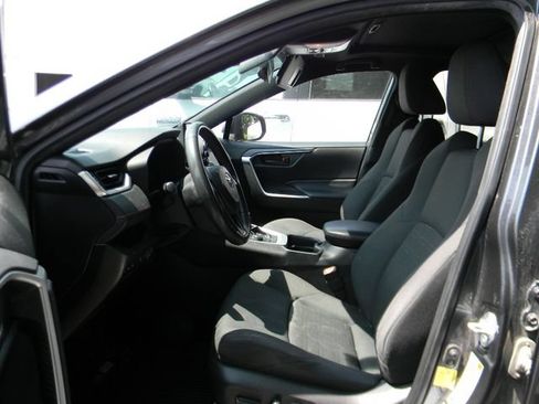 Used 2021 Toyota RAV4 SE w/ Weather & Moonroof Package AWD/4WD image 8