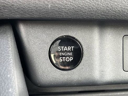 Certified 2025 Nissan Rogue SV image 9