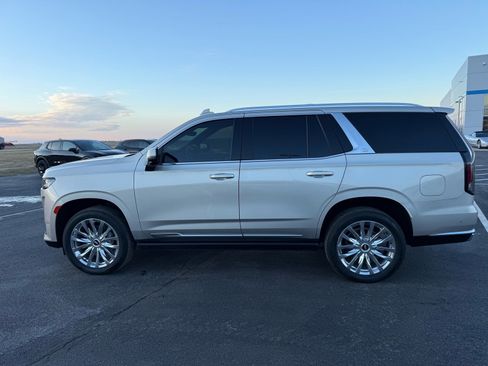 Used 2023 Cadillac Escalade Premium Luxury w/ Performance Package image 2