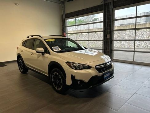 Used 2021 Subaru Crosstrek 2.0i Premium AWD/4WD image 2