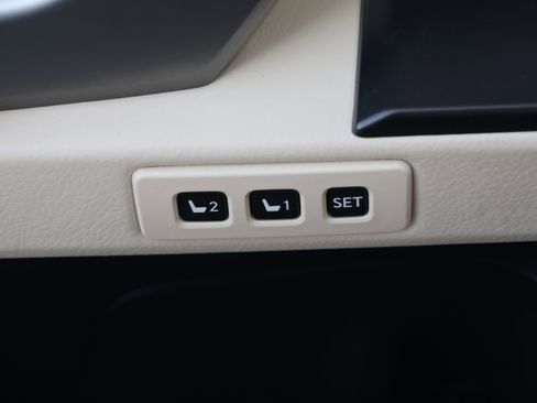 Used 2022 Lexus GX 460 Premium w/ Premium Package image 14