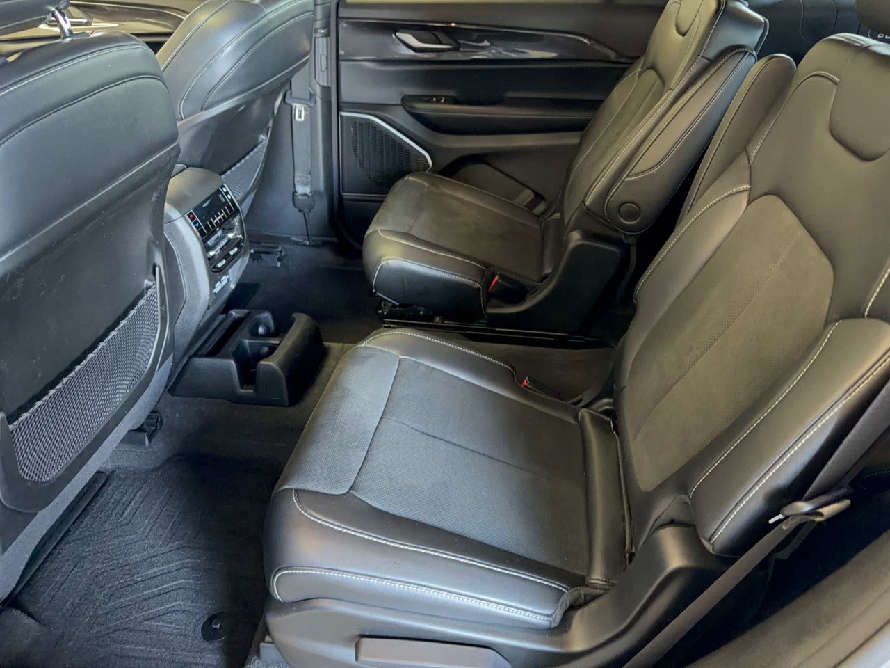 Used 2021 Jeep Grand Cherokee L Laredo RWD image 25