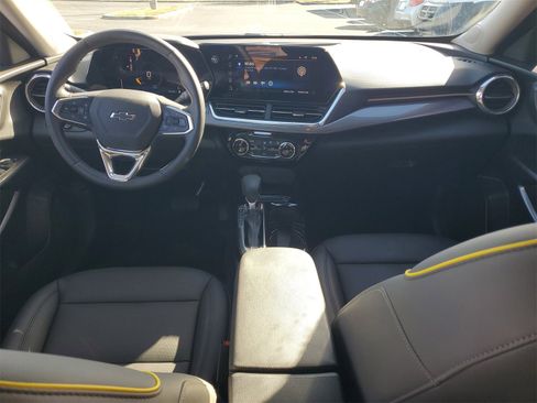 Used 2025 Chevrolet Trax ACTIV w/ Sunroof Package image 13