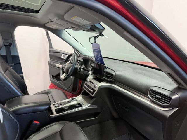 Used 2023 Ford Explorer XLT w/ Equipment Group 202A AWD/4WD image 26