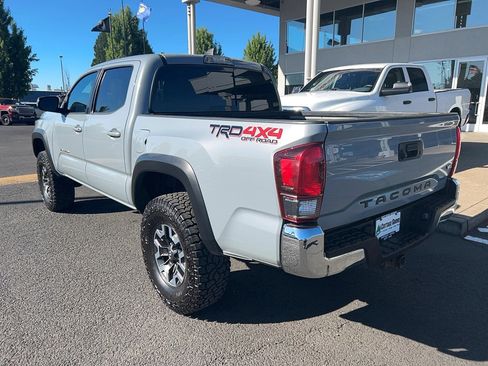 Used 2019 Toyota Tacoma TRD Off-Road AWD/4WD image 7