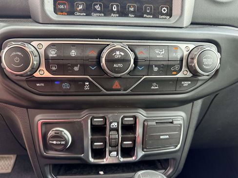 Used 2023 Jeep Wrangler Unlimited Sahara w/ Cold Weather Group image 21