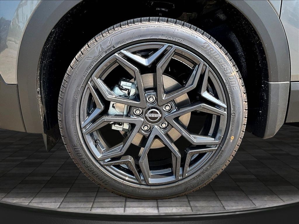Used 2026 Nissan Kicks SR FWD image 13