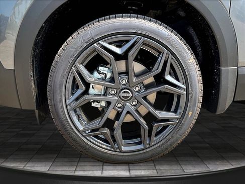 Used 2026 Nissan Kicks SR FWD image 13