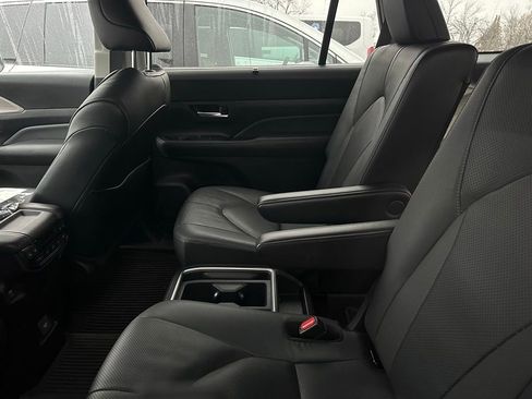Used 2024 Toyota Grand Highlander Platinum image 8