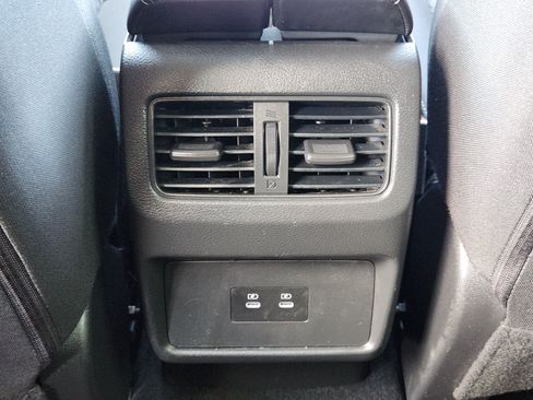 Used 2025 Nissan Rogue SV AWD/4WD image 30