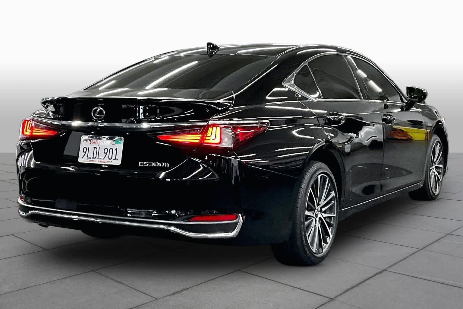 Used 2024 Lexus ES 300h w/ Premium Package FWD image 12
