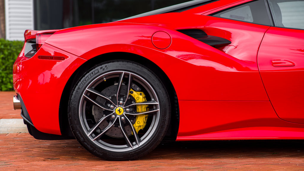 Used 2018 Ferrari 488 GTB RWD image 8