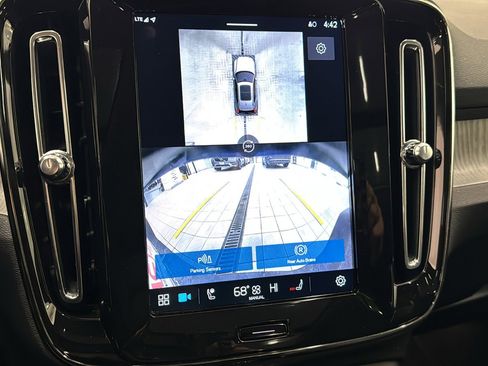 Certified 2025 Volvo XC40 B5 Plus image 18