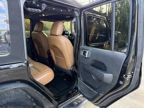 Used 2020 Jeep Wrangler Unlimited Sahara image 25