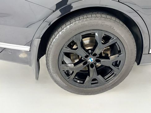 Used 2022 BMW X7 xDrive40i w/ Premium Package AWD/4WD image 32