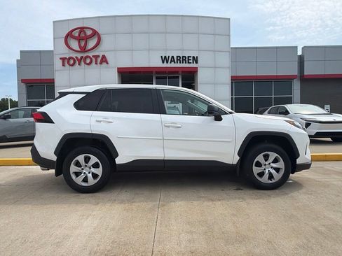 Used 2024 Toyota RAV4 LE FWD image 3