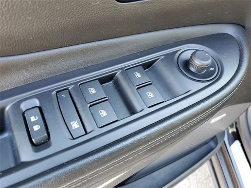 Used 2018 Buick Encore Premium image 19