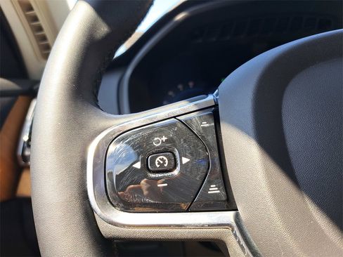 Used 2024 Volvo XC90 T8 Plus w/ Protection Package Premier image 18