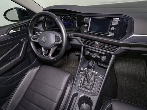 Used 2023 Volkswagen Jetta SE image 17