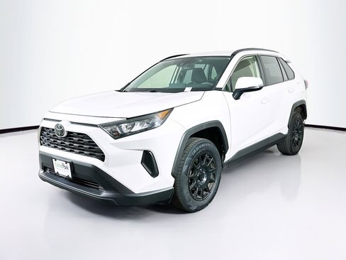 Used 2019 Toyota RAV4 LE image 3