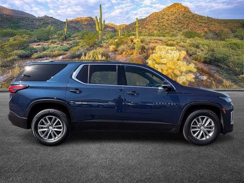 Used 2023 Chevrolet Traverse LT image 3