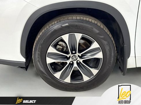 Used 2022 Toyota Highlander XLE image 33