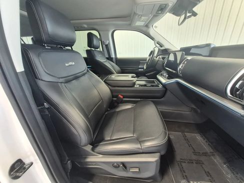 Used 2025 Ford Expedition Max Platinum AWD/4WD image 29