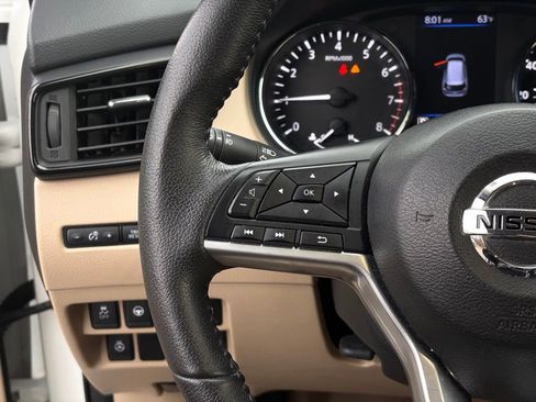 Used 2019 Nissan Rogue SL w/ Premium Package image 16