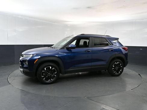 Used 2023 Chevrolet TrailBlazer LT w/ Convenience Package AWD/4WD image 2