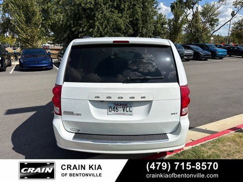 Used 2014 Dodge Grand Caravan SXT w/ UConnect Hands-Free Group FWD image 3