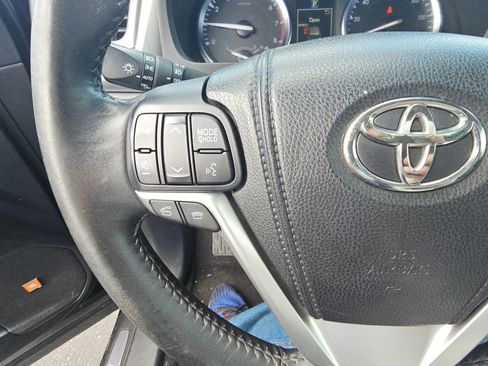 Used 2015 Toyota Highlander Limited w/ Driver Technology Package AWD/4WD image 11