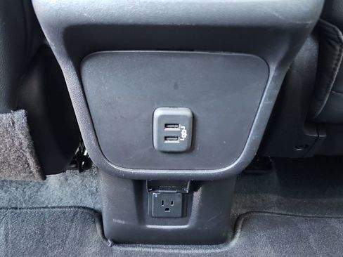 Used 2024 GMC Terrain SLT image 29