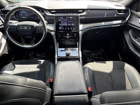 Used 2023 Jeep Grand Cherokee Altitude RWD image 14