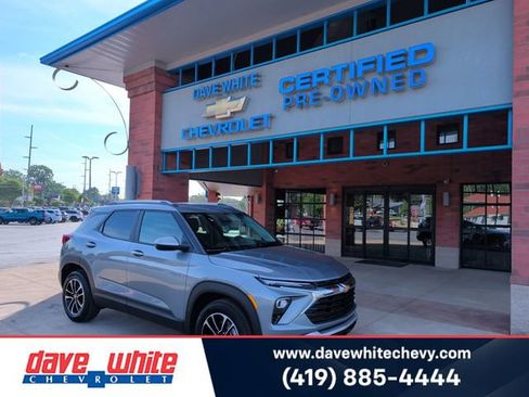 Used 2024 Chevrolet TrailBlazer LT w/ LT Cold Weather Package FWD image 1