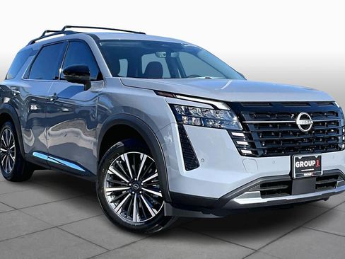 New 2026 Nissan Pathfinder Platinum image 2