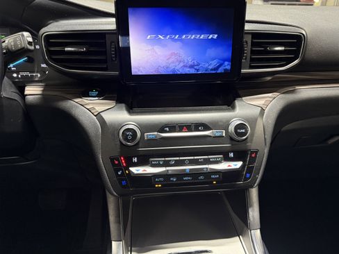 Used 2020 Ford Explorer Limited image 13