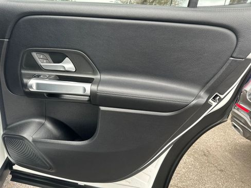 Used 2021 Mercedes-Benz GLB 250 4MATIC image 32