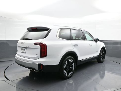 Used 2024 Kia Telluride S image 6
